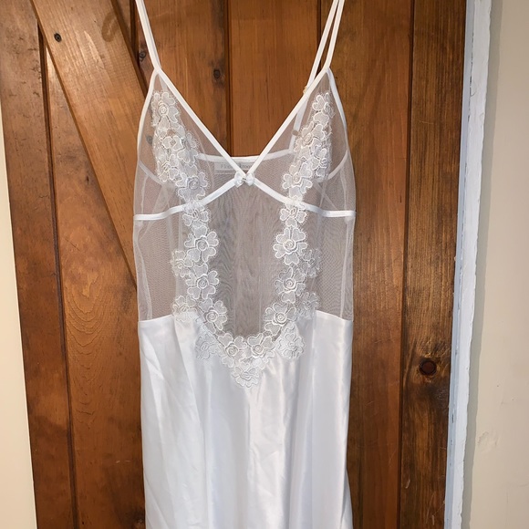 Flora Nikrooz White Bridal Wedding Chemise Nightgown Lingerie - Picture 3 of 16
